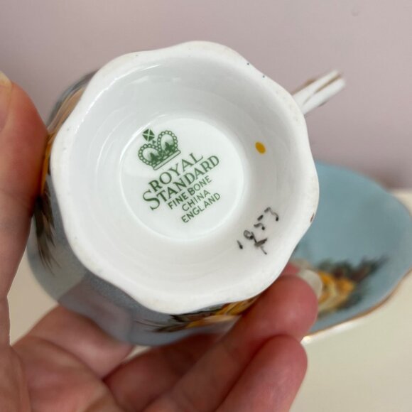 Vintage Royal Standard Bone China Teacup and Saucer Made in England - Picture 3 of 4